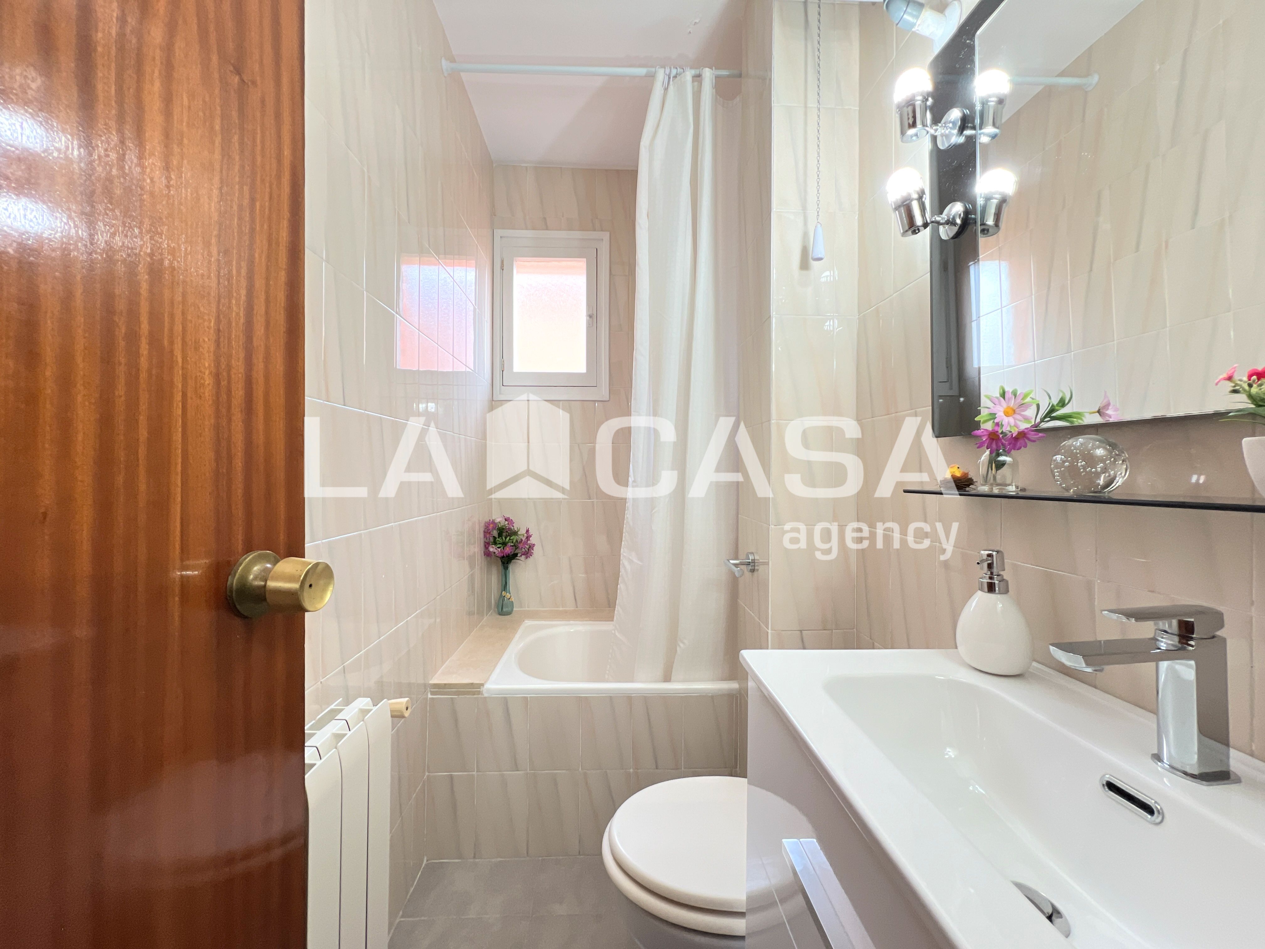 Bathroom of Flat for sale in Badalona  with Heating and Balcony