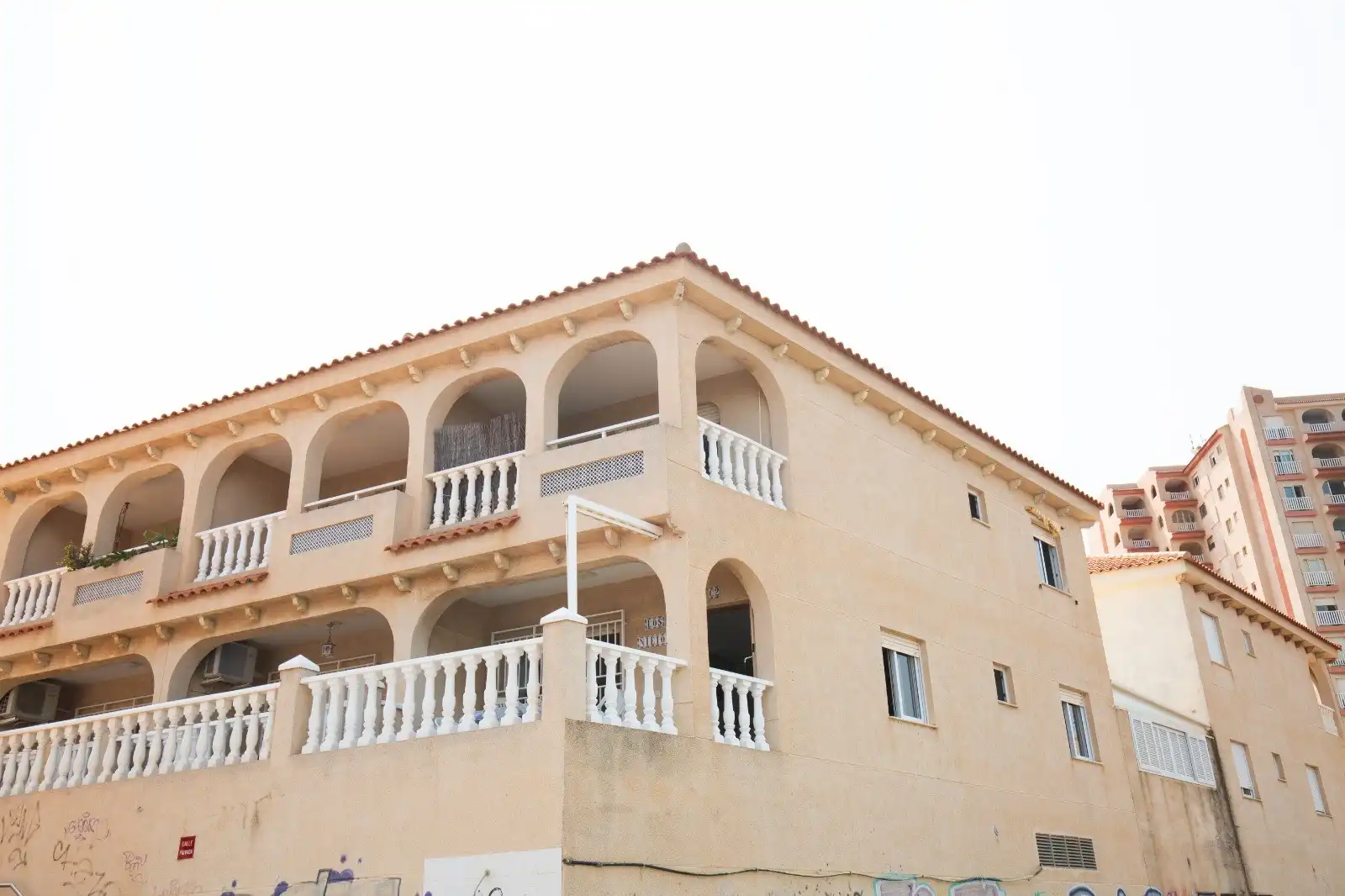 Vista exterior de Casa o xalet de lloguer en La Manga del Mar Menor amb Calefacció, Terrassa i Piscina