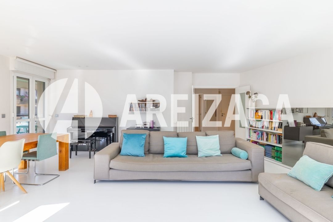 Sala de estar de Piso en venta en Donostia - San Sebastián  con Calefacción, Terraza y Balcón