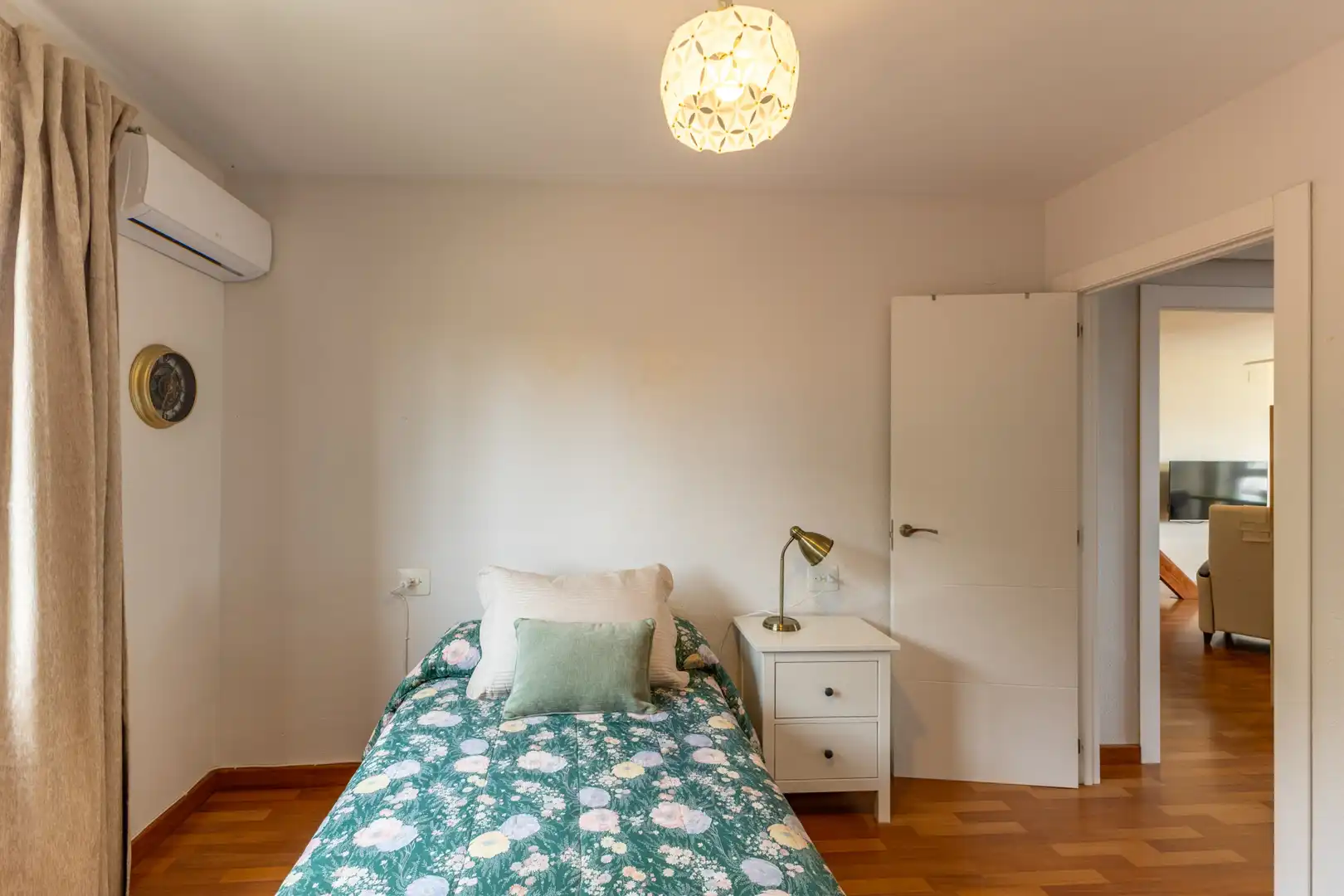Dormitori de Apartament en venda en Serra, Valencia