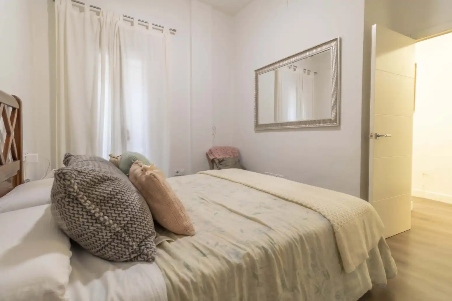Bedroom of Flat for sale in Sevilla  with Air Conditioner, Heating and Balcony