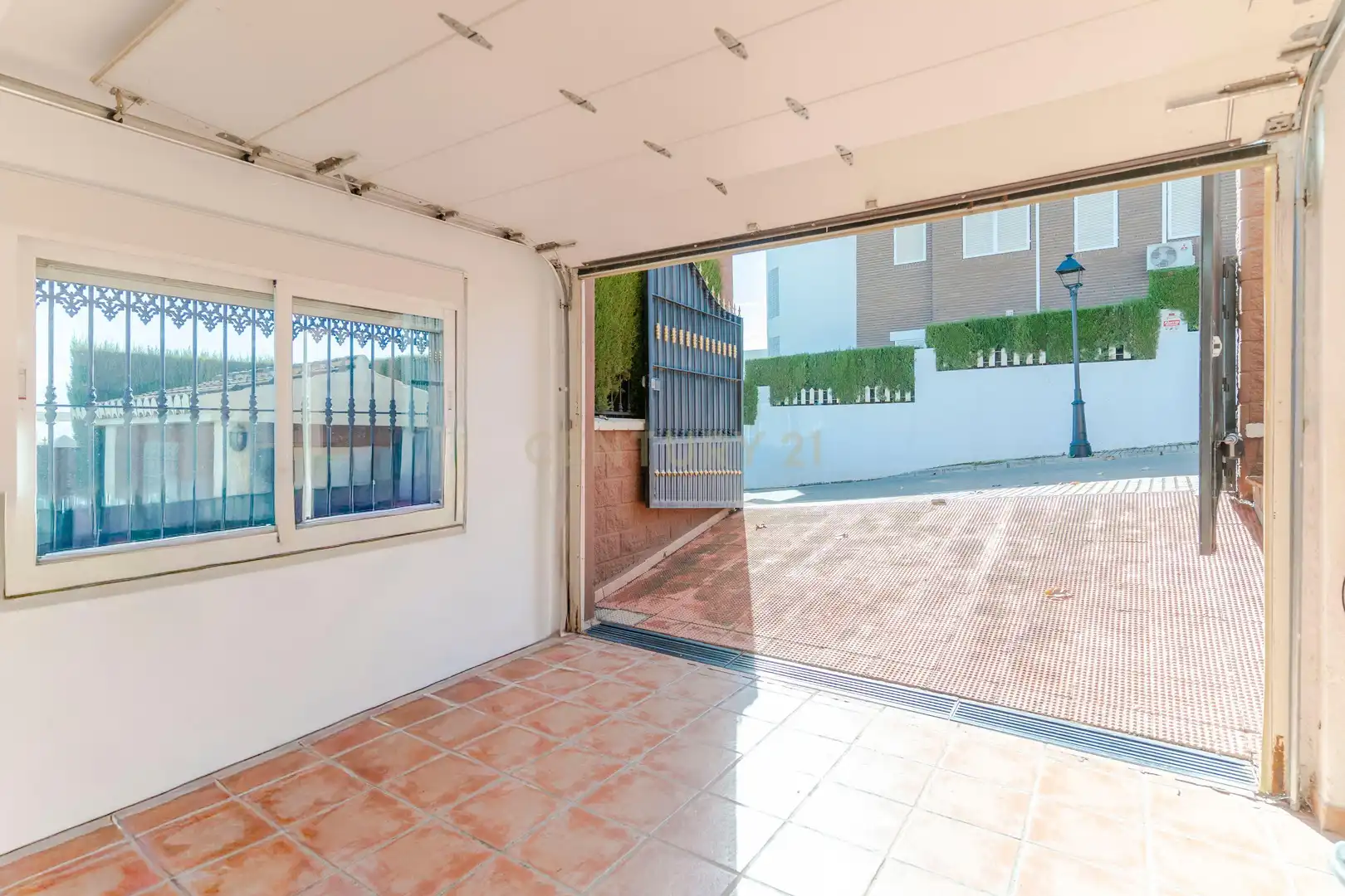 Vista exterior de Casa o xalet en venda en Albolote amb Aire condicionat, Traster i Piscina
