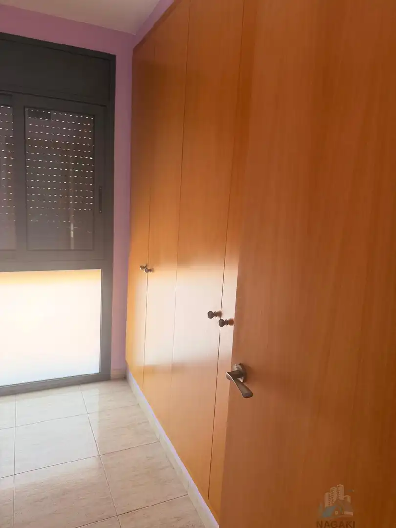 Schlafzimmer von Wohnung zum Verkauf in Salt mit Klimaanlage und Heizung