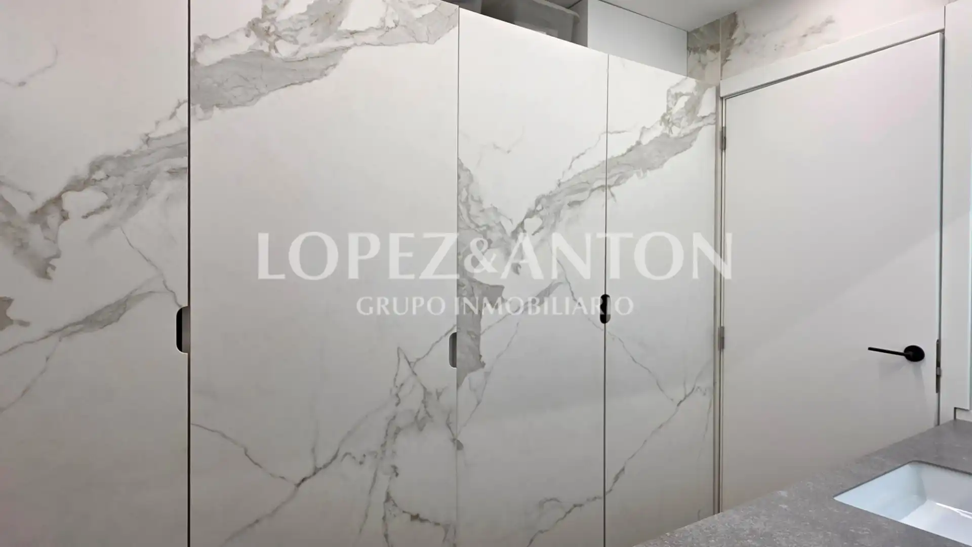 Bathroom of Flat for sale in L'Eliana  with Air Conditioner and Balcony
