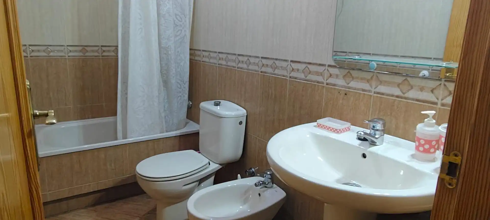 Badezimmer von Wohnung zur Miete in Granada mit Klimaanlage, Terrasse und Möbliert