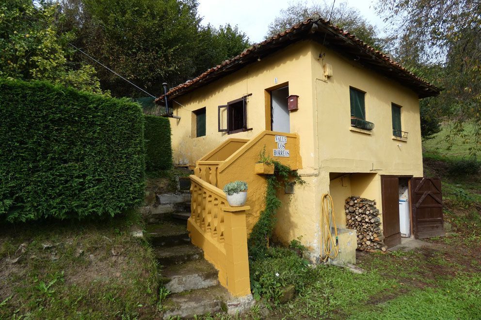 Vista exterior de Casa o xalet en venda en Valdés - Luarca amb Jardí privat