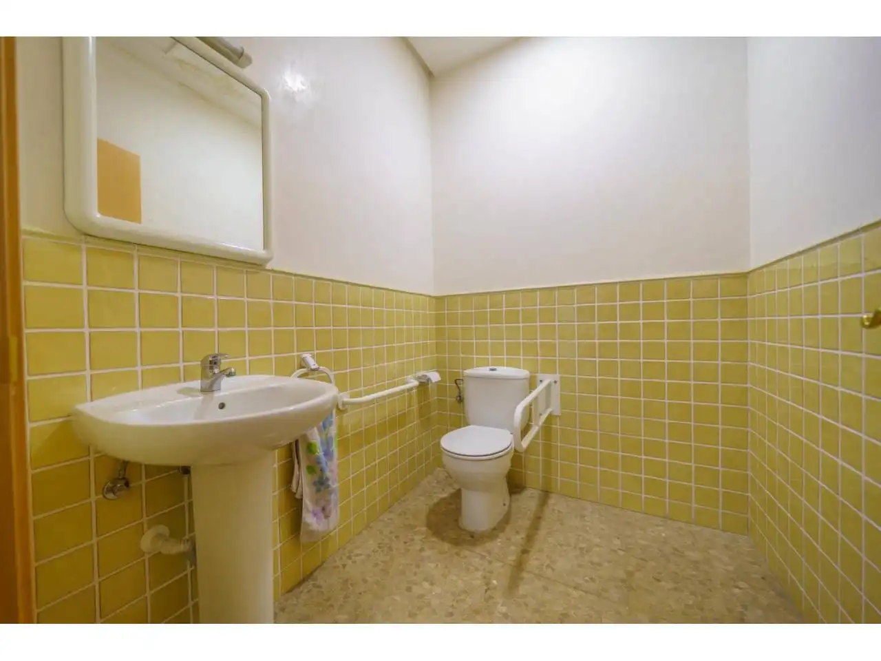 Badezimmer von Büro zur Miete in La Bisbal d'Empordà mit Klimaanlage