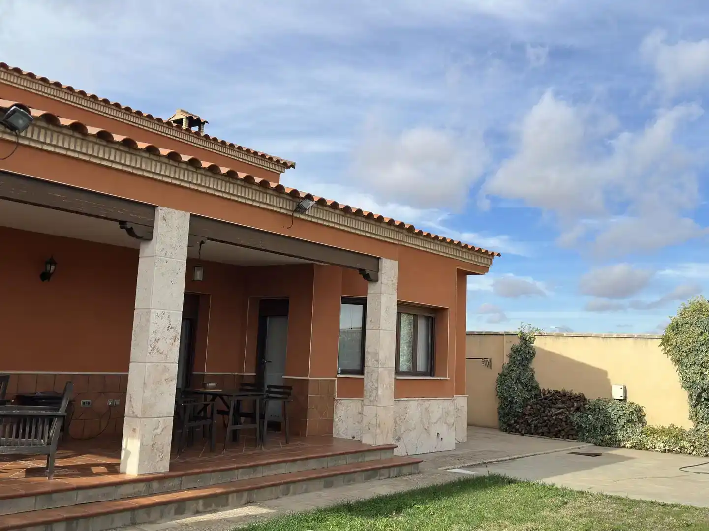 Vista exterior de Casa o xalet en venda en Valdepeñas
