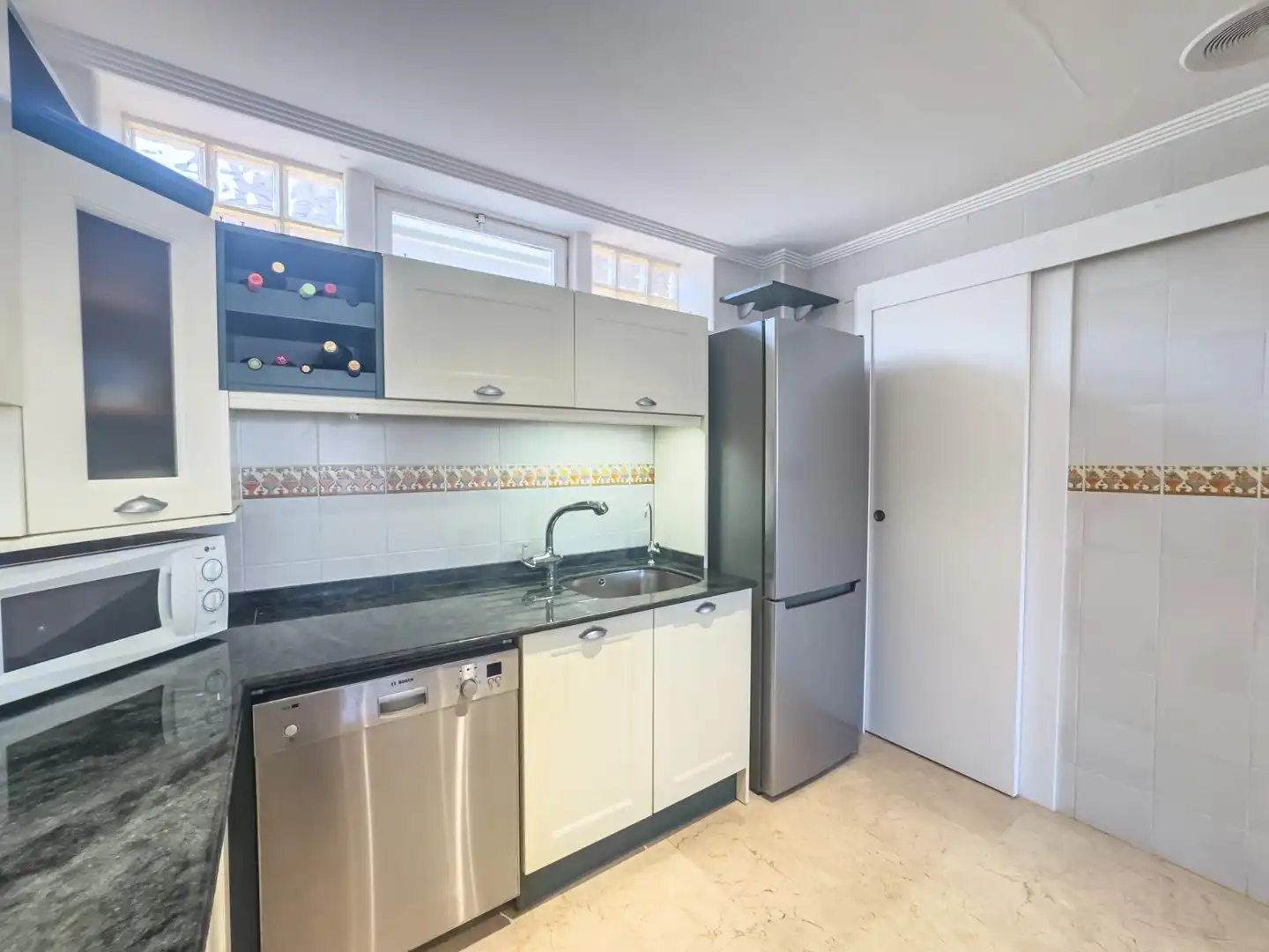 Cocina de Dúplex de alquiler en Santa Pola con Terraza, Trastero y Piscina