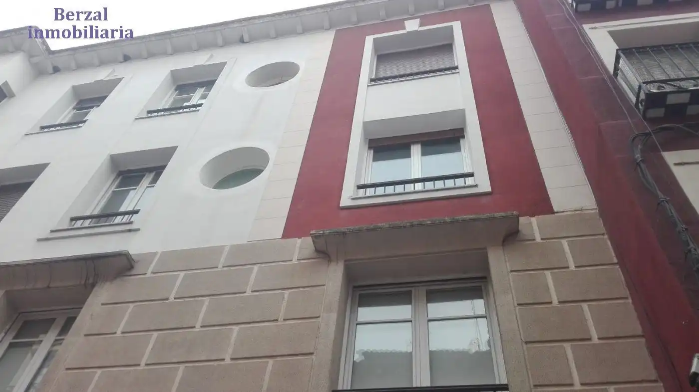 Vista exterior de Oficina en venta en  Logroño con Calefacción