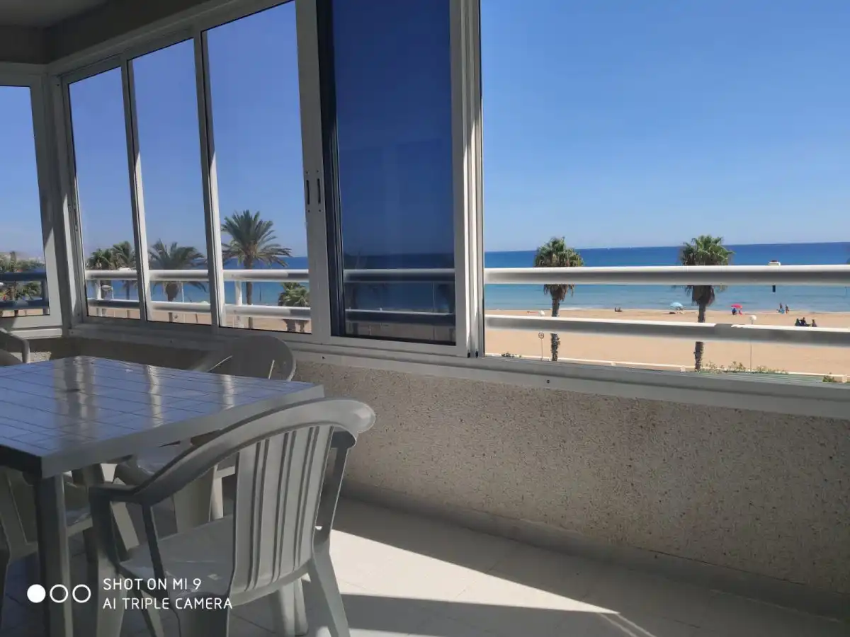 Mini appartamento con terrazza in affitto a Calle del Músico Antón Roch, imagen 2