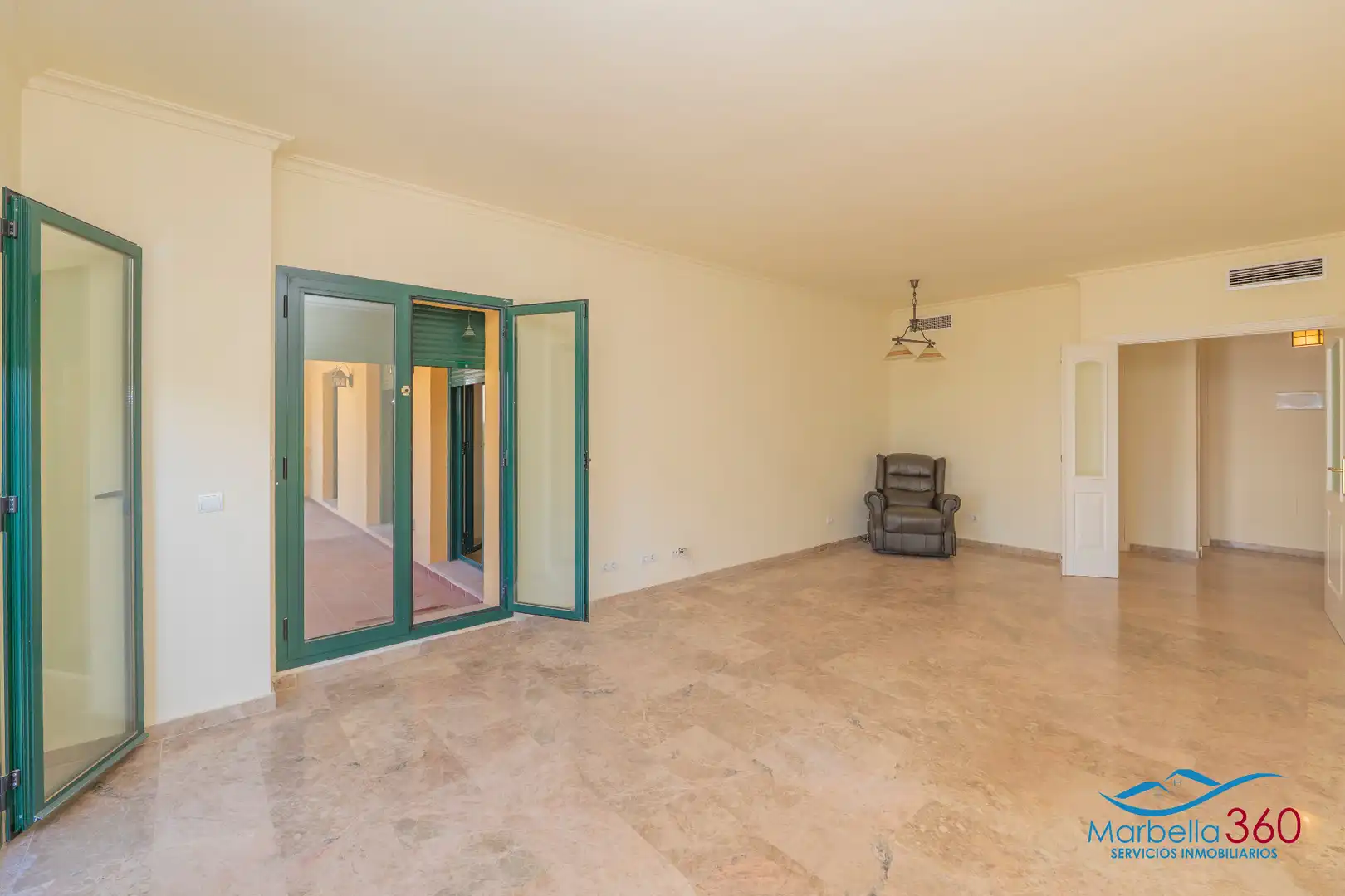 Wohnung zum Verkauf in Marbella mit Klimaanlage, Terrasse und Abstellraum