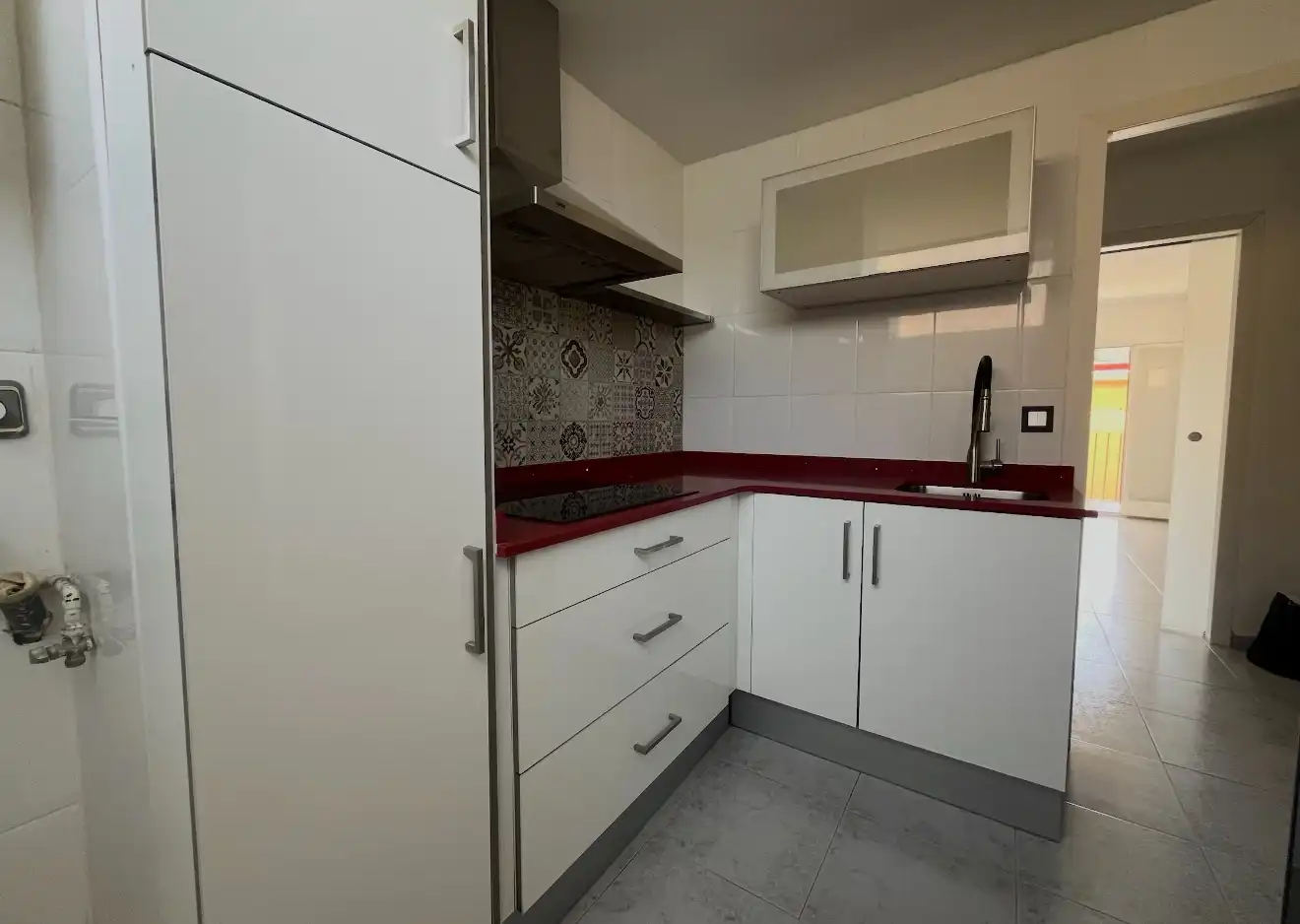 Cuina de Pis en venda en Barcelona amb Forn i Balcó