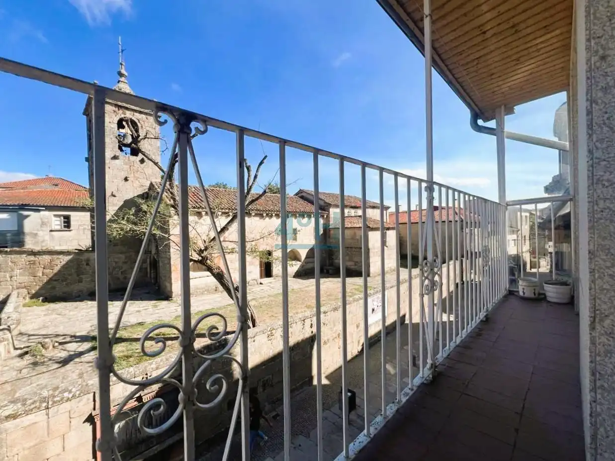 Casa con balcón en venta en Allariz, imagen 4
