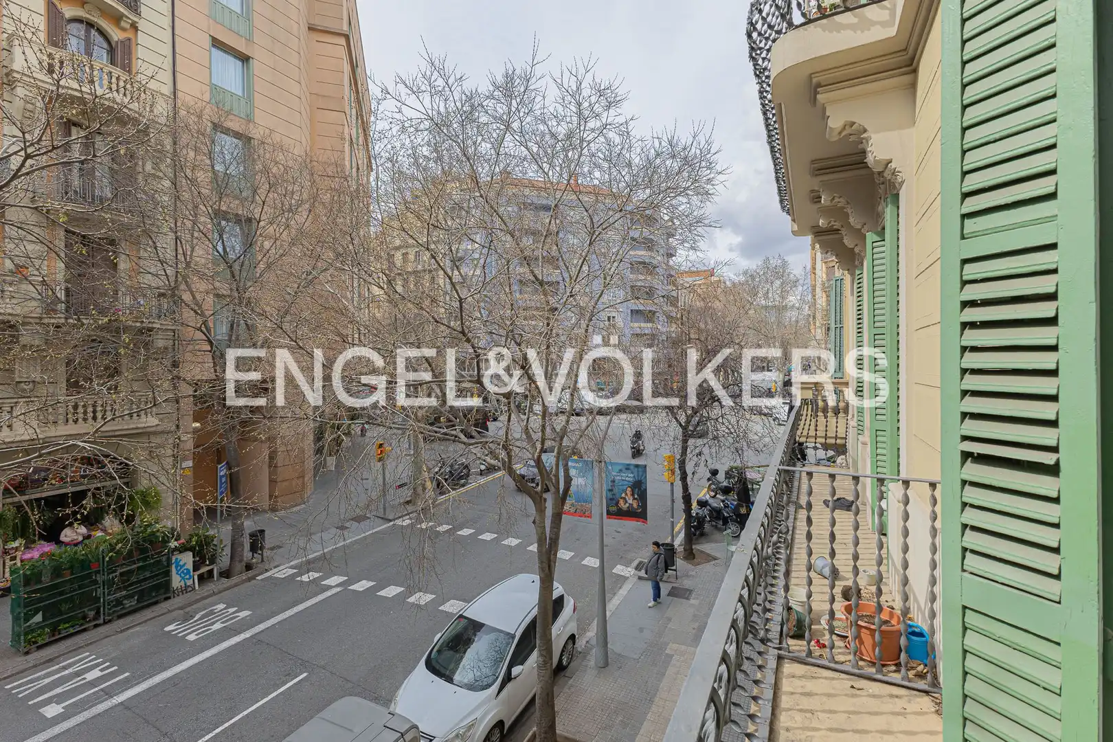 Vista exterior de Piso en venta en Barcelona con Calefacción, Parquet y Balcón