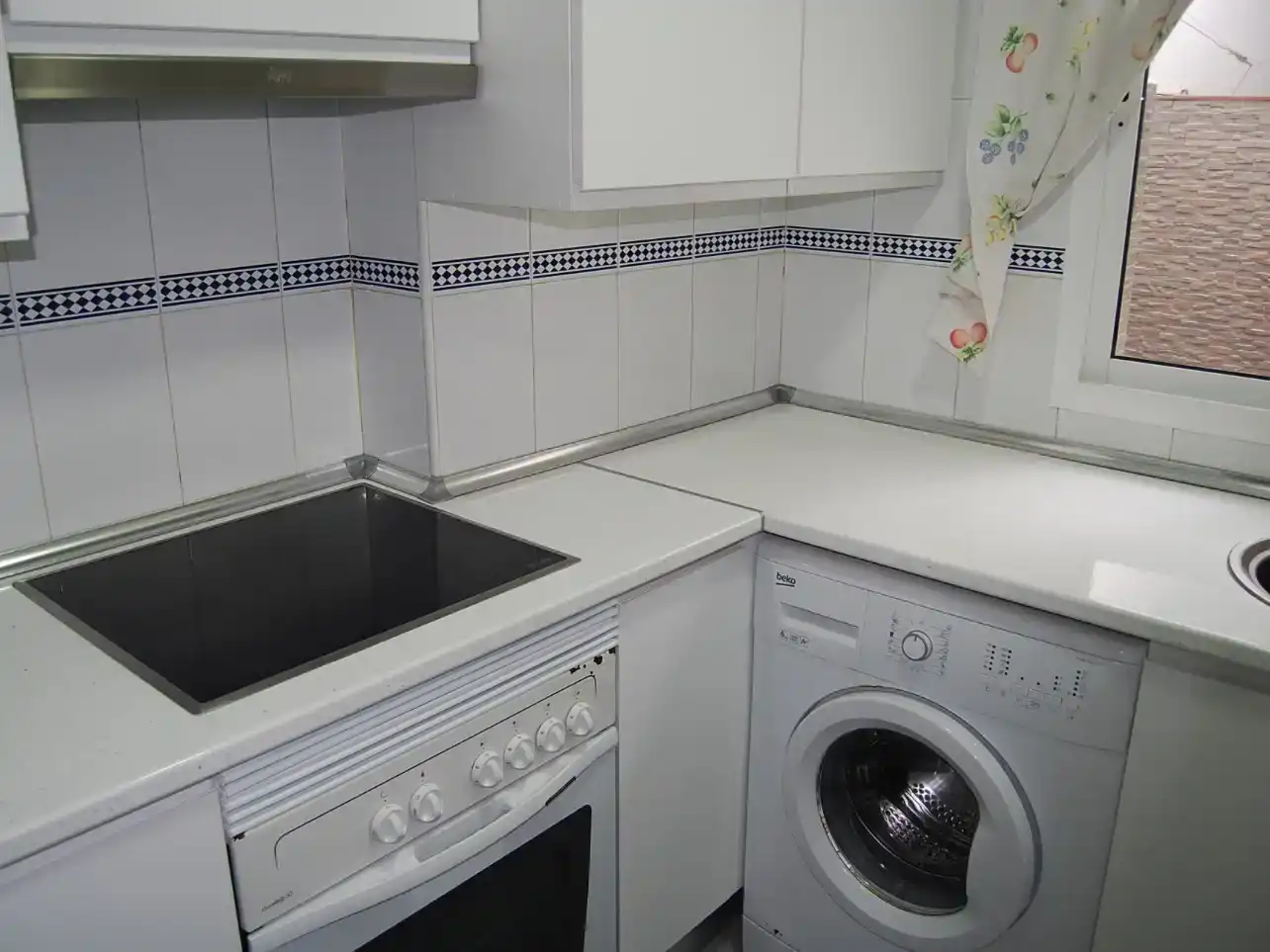 Cuina de Apartament de lloguer en Algeciras amb Piscina