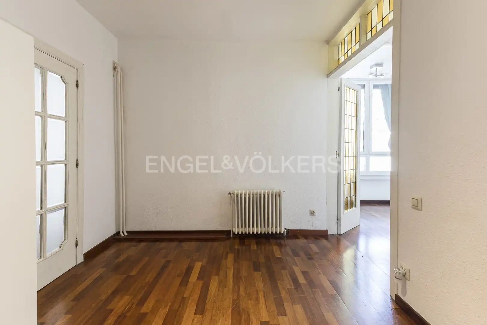 Piso en venta en Barcelona con Calefacción y Parquet