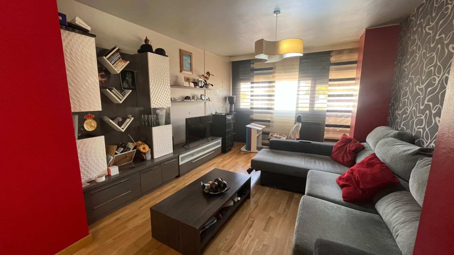 Living room of Flat for sale in Valladolid Capital  with Heating, Parquet flooring and Storage room