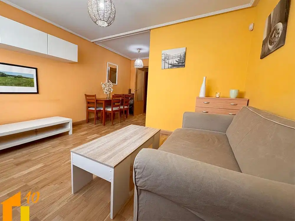 Wohnzimmer von Wohnungen zum Verkauf in Burgos mit Heizung, Abstellraum und Möbliert