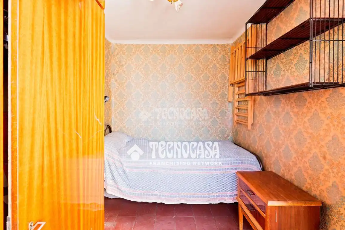 Habitación de Piso en venta en Madrid con Balcón
