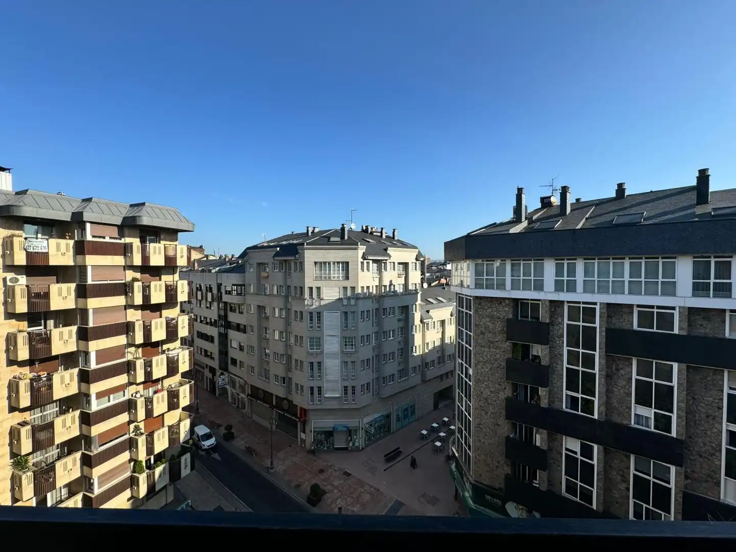 Vista exterior de Pis en venda en Ponferrada amb Calefacció, Terrassa i Moblat