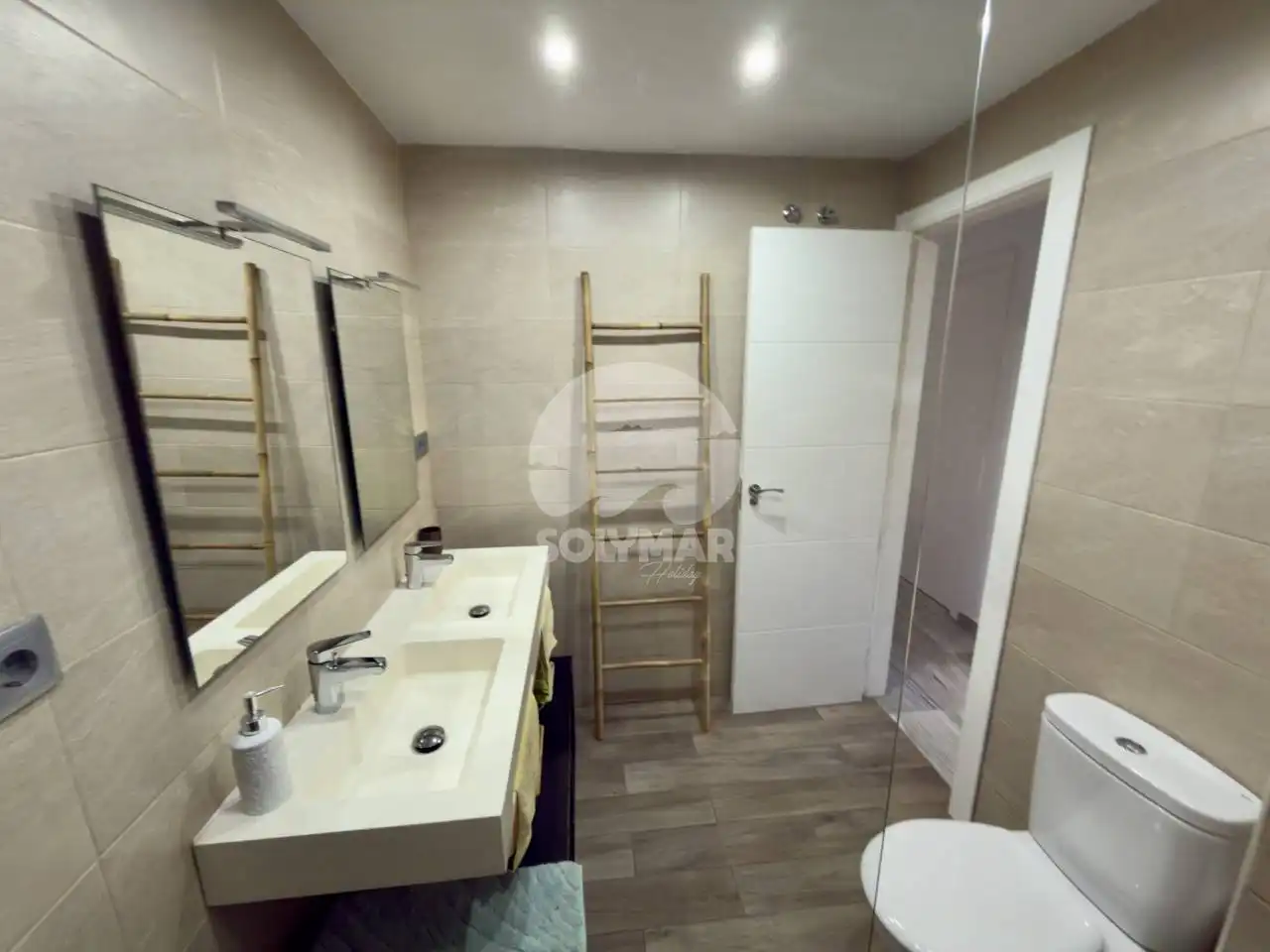 Bathroom of Flat for sale in Vélez-Málaga  with Air Conditioner, Terrace and Furnished