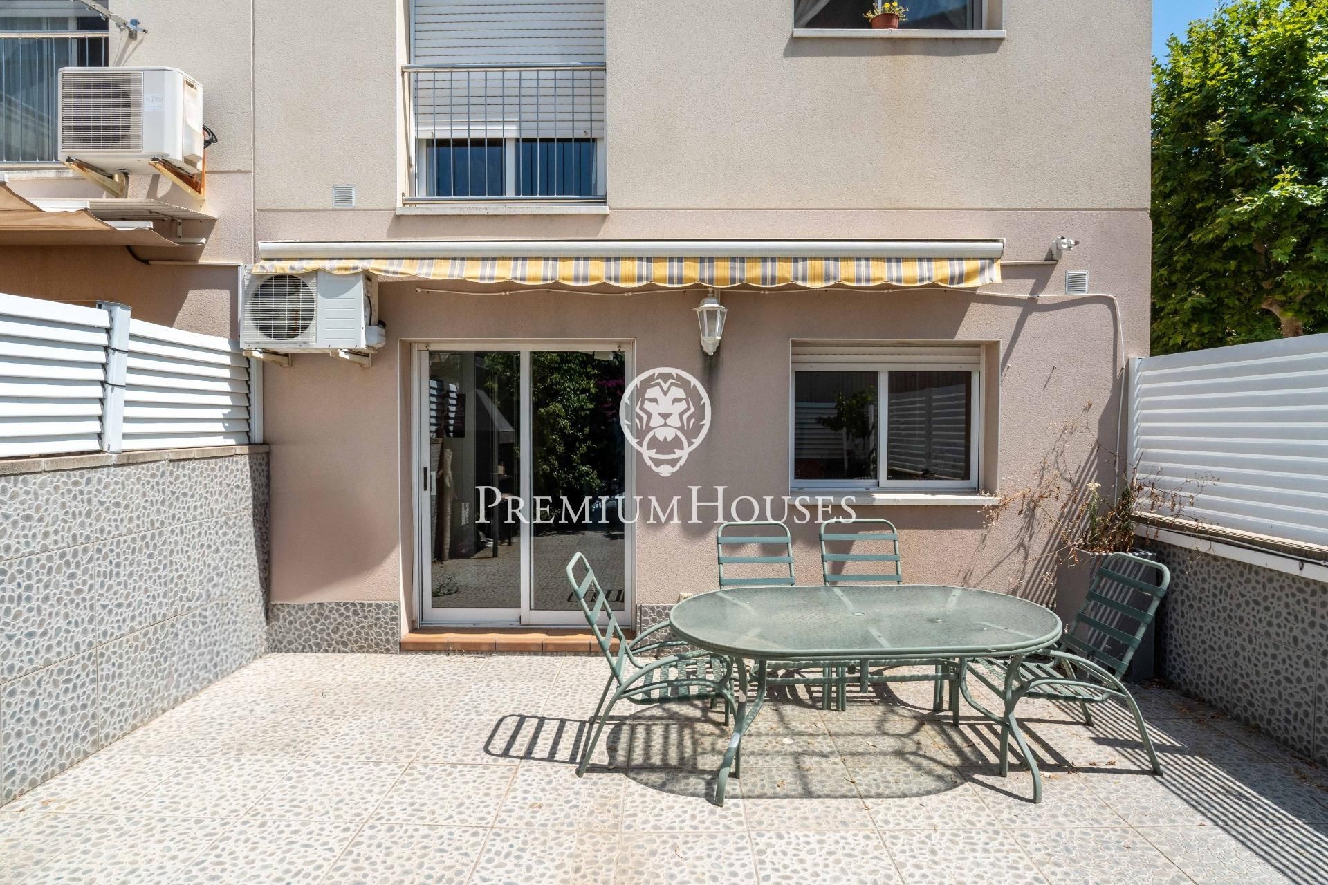 Terrassa de Casa adosada en venda en Vilanova i la Geltrú amb Aire condicionat, Calefacció i Jardí privat