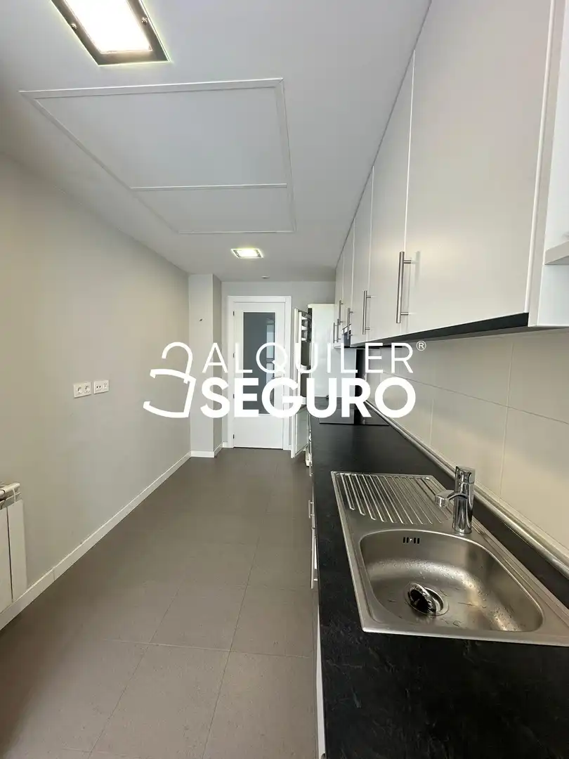 Cocina de Piso de alquiler en Madrid con Calefacción, Terraza y Trastero
