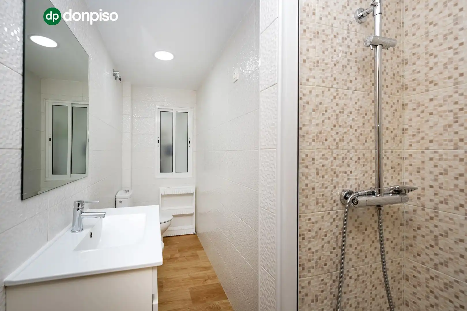 Baño de Piso en venta en Granada con Aire acondicionado, Calefacción y Terraza