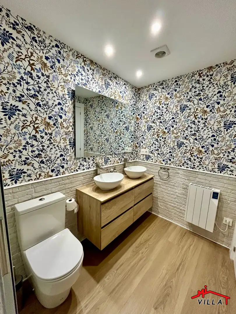 Bathroom of Flat for sale in Laredo  with Heating, Parquet flooring and Balcony