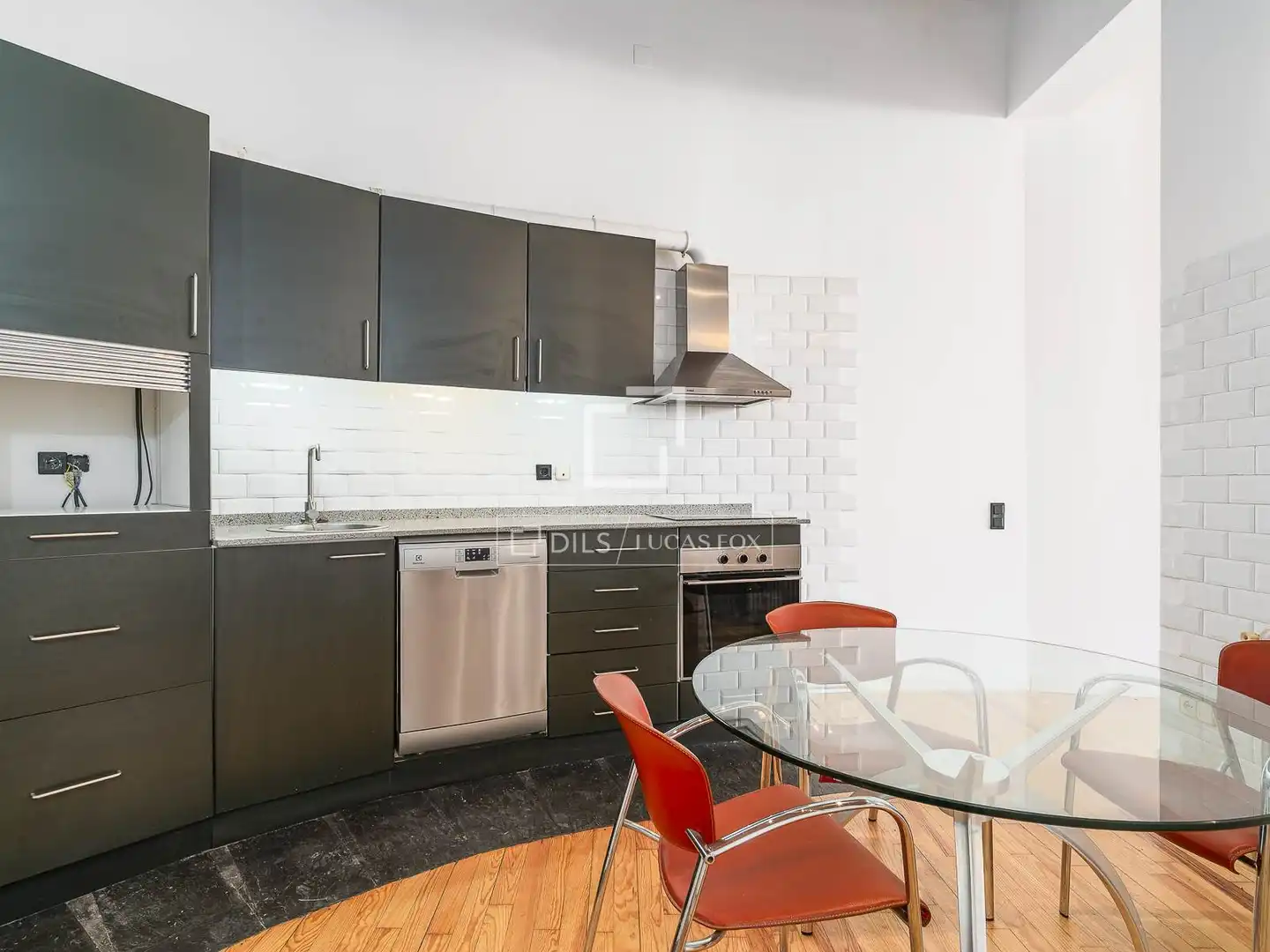 Kitchen of Flat for sale in Barcelona  with Air Conditioner, Terrace and Storage room
