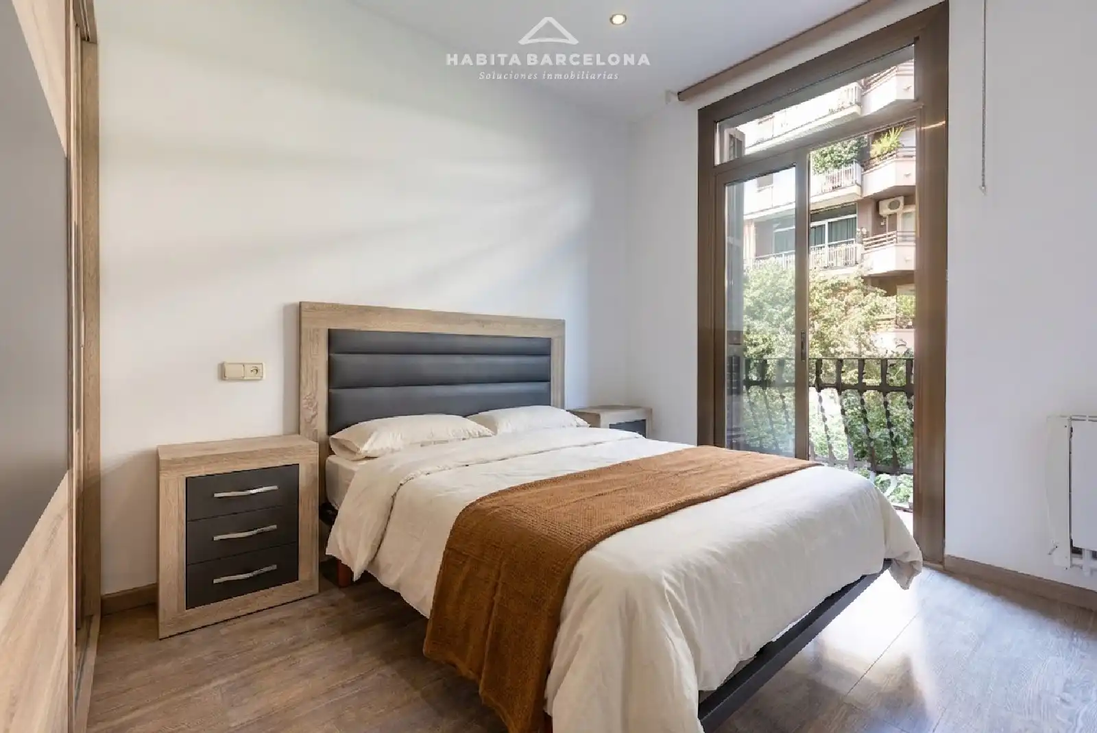 Schlafzimmer von Wohnung zum Verkauf in Barcelona mit Klimaanlage, Heizung und Parkett