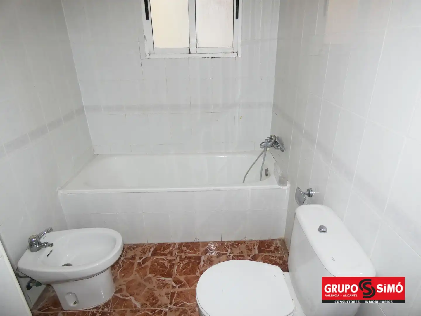 Badezimmer von Einfamilien-Reihenhaus zum Verkauf in Chilches / Xilxes mit Terrasse und Ofen