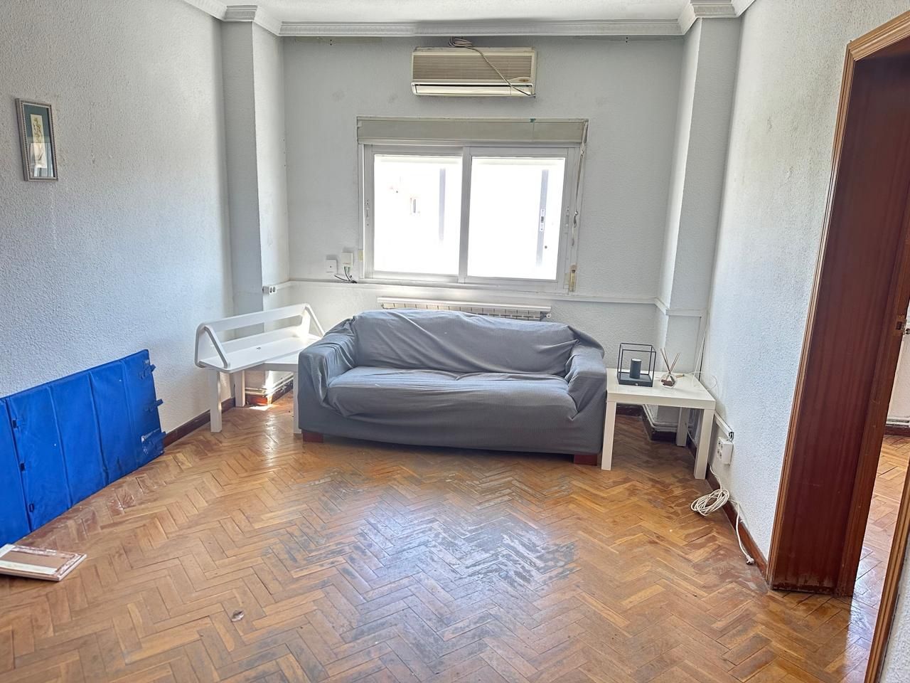 Sala d'estar de Pis en venda en  Madrid Capital amb Aire condicionat i Calefacció