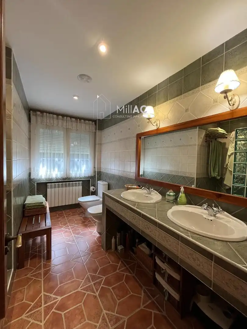 Bathroom of Houses for sale in El Espinar  with Heating, Private garden and Terrace