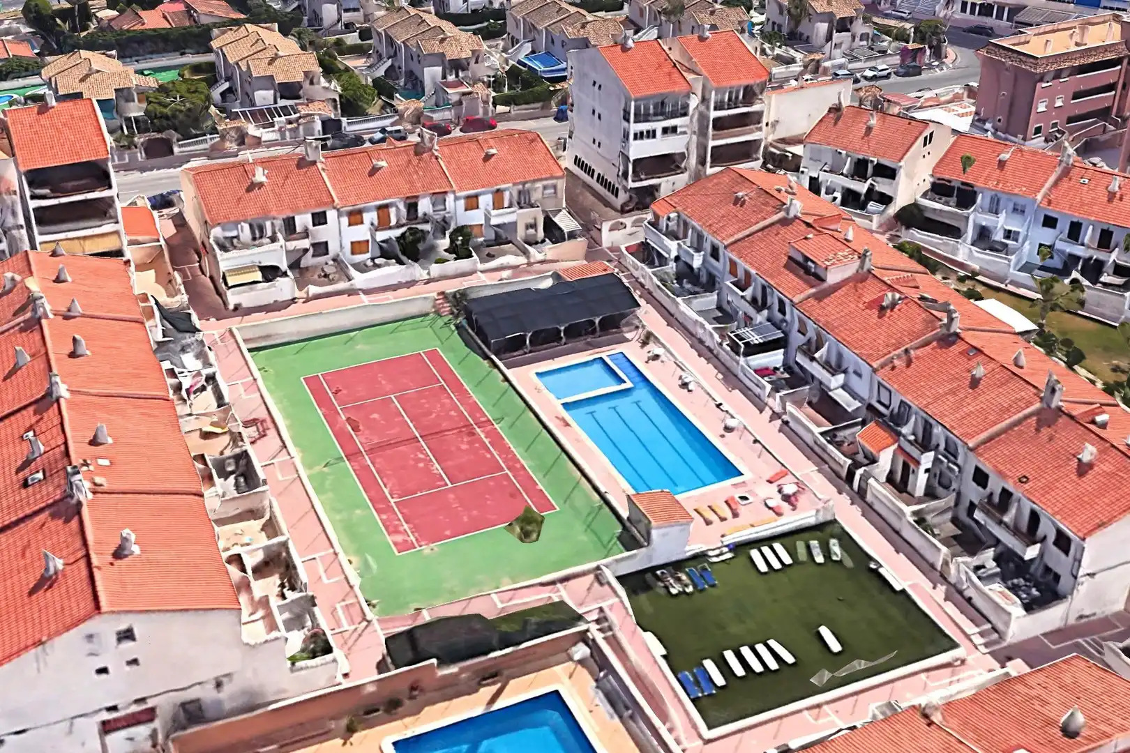 Vista exterior de Casa adosada en venda en Torrevieja amb Aire condicionat, Calefacció i Terrassa