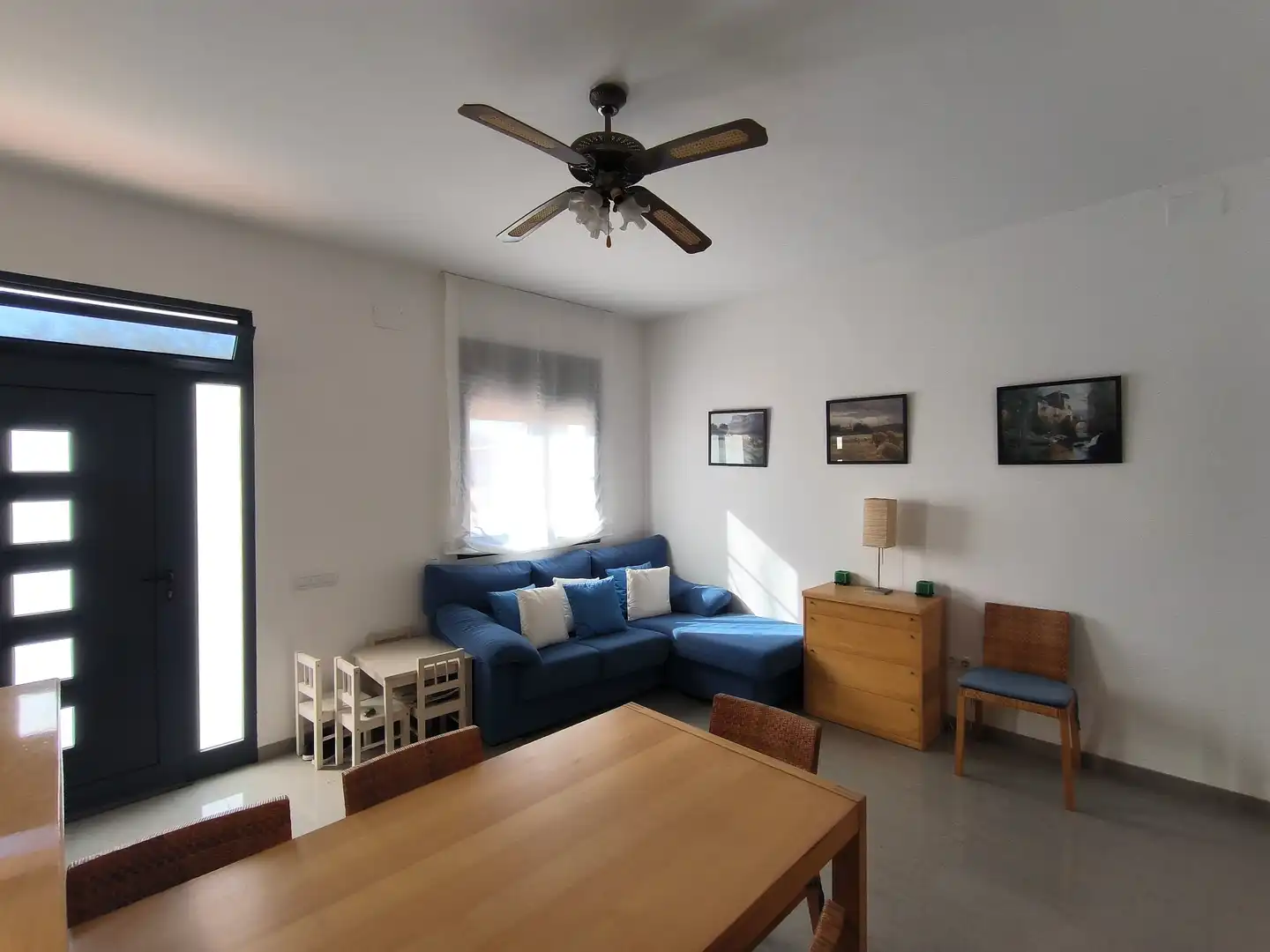 Sala d'estar de Apartament en venda en Alcanar amb Aire condicionat, Jardí privat i Terrassa