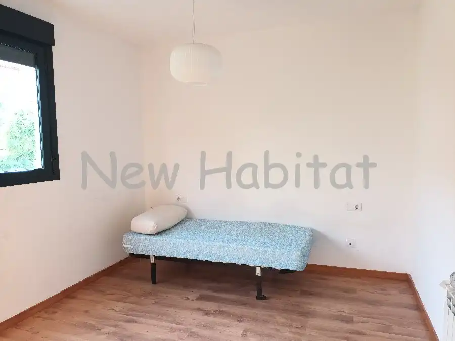 Habitación de Casa adosada en venta en Castellón de la Plana / Castelló de la Plana con Aire acondicionado, Jardín privado y Terraza