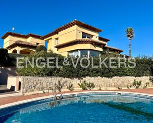 Vista exterior de Casa o xalet de lloguer en Mont-roig del Camp amb Aire condicionat, Calefacció i Jardí privat