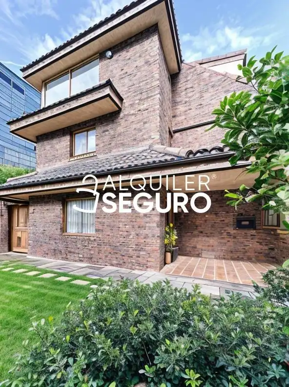 Exterior view of Houses for rent in Madrid  with Heating, Terrace and Storage room