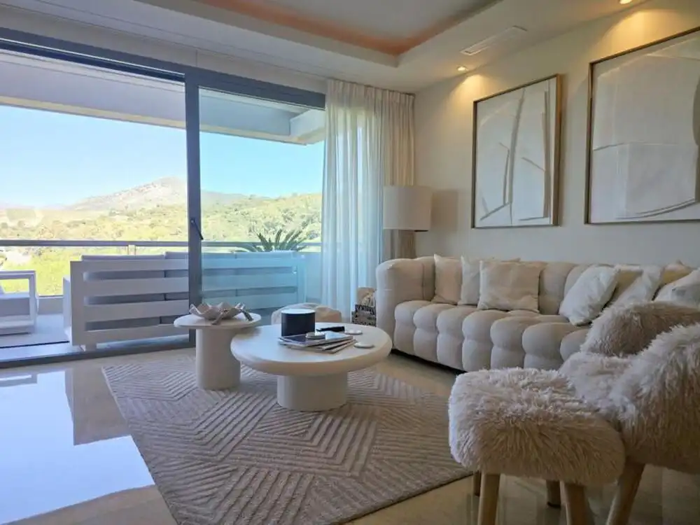 Wohnzimmer von Wohnungen zur Miete in Benahavís mit Klimaanlage, Terrasse und Schwimmbad