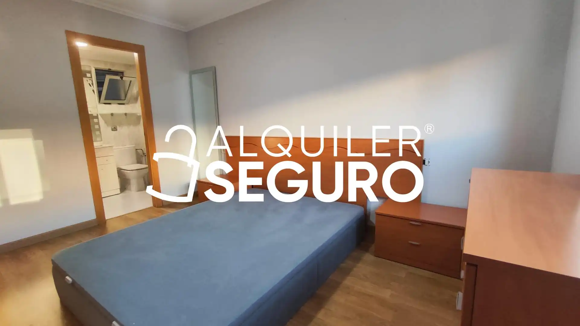 Schlafzimmer von Wohnung zur Miete in Valencia mit Klimaanlage und Terrasse