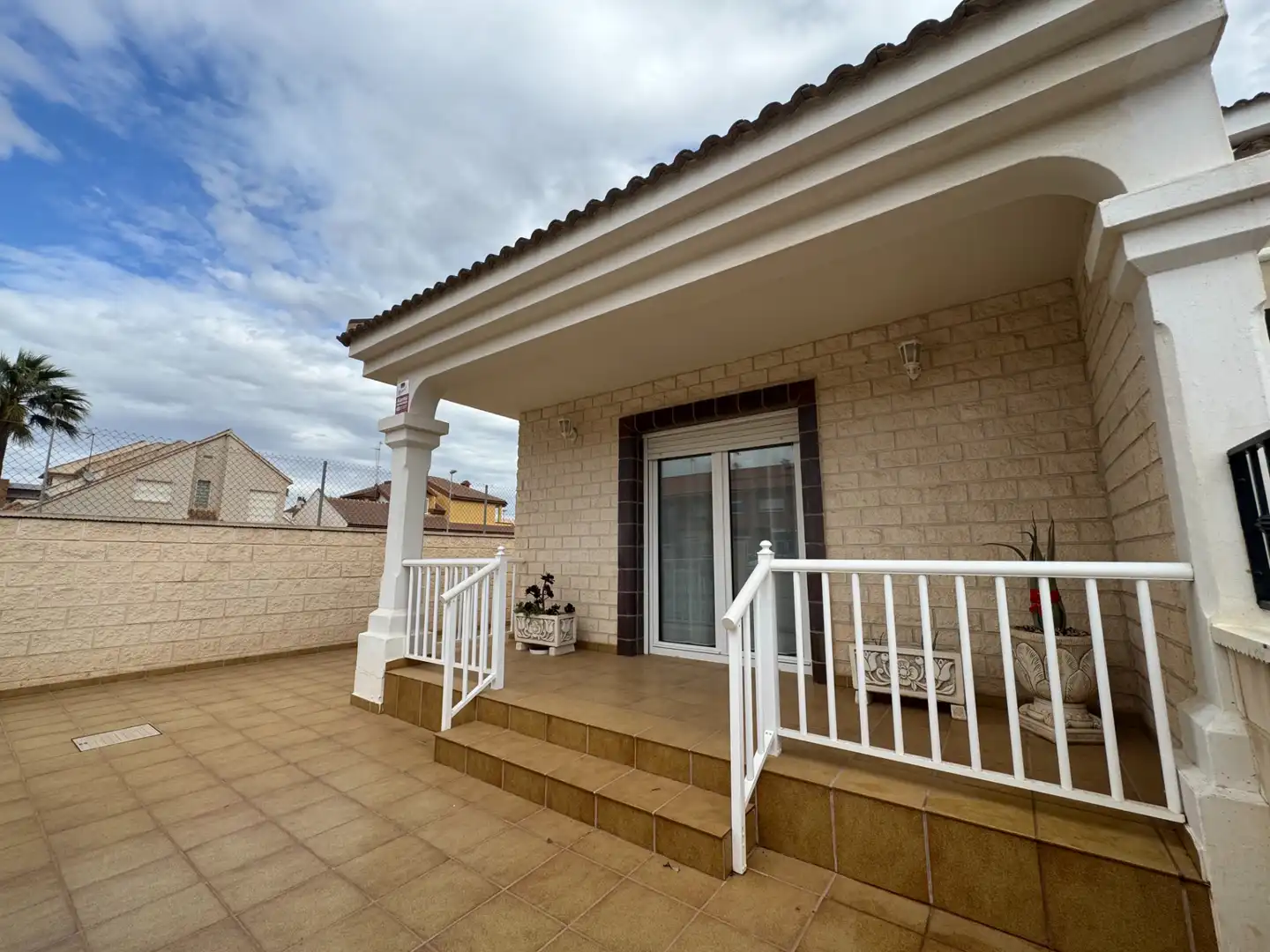 Vista exterior de Casa adosada en venda en San Javier amb Aire condicionat, Calefacció i Jardí privat