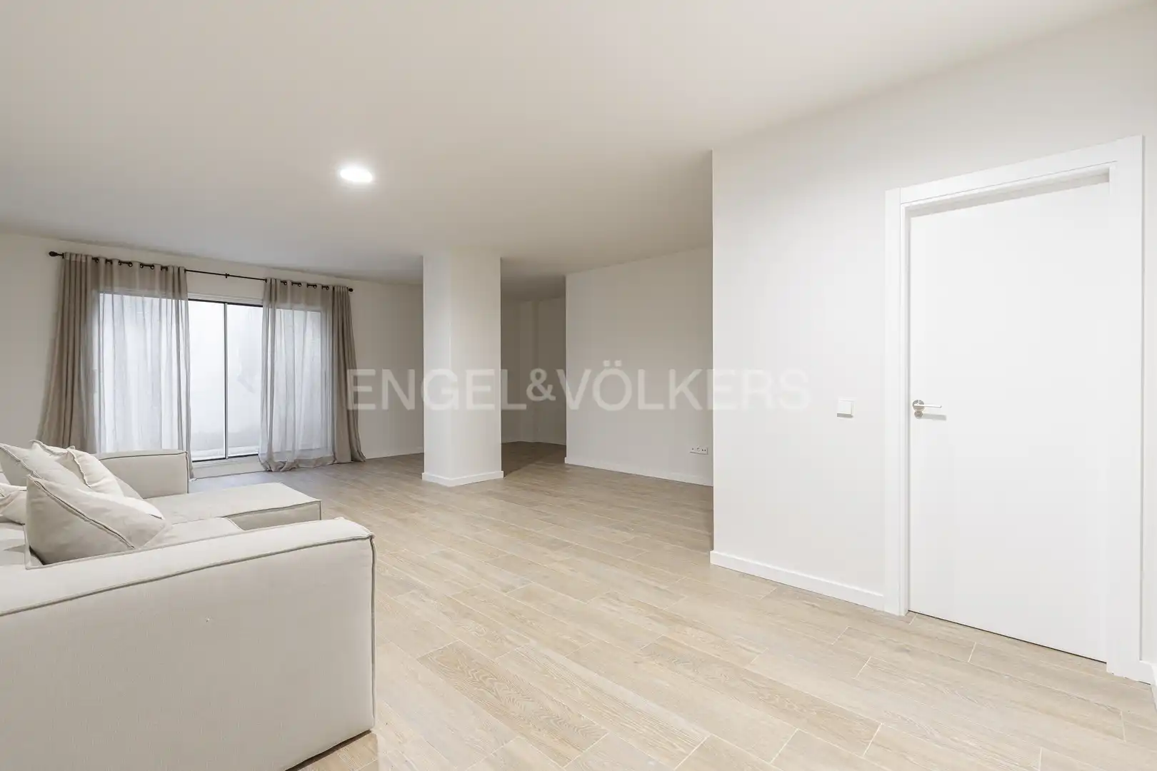 Sala d'estar de Apartament de lloguer en Boadilla del Monte amb Aire condicionat, Calefacció i Jardí privat