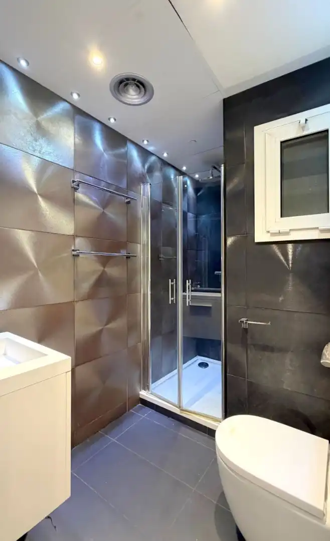 Baño de Piso en venta en Barcelona con Aire acondicionado, Calefacción y Terraza