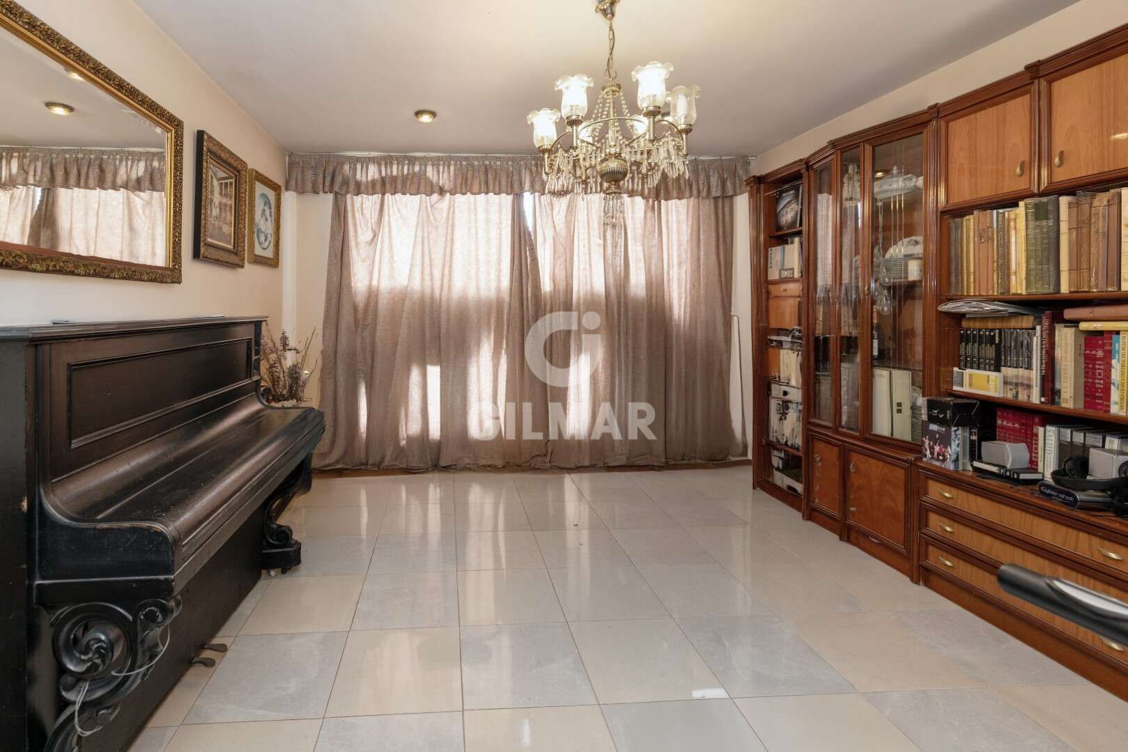 Sala d'estar de Casa o xalet en venda en El Puerto de Santa María amb Jardí privat i Piscina