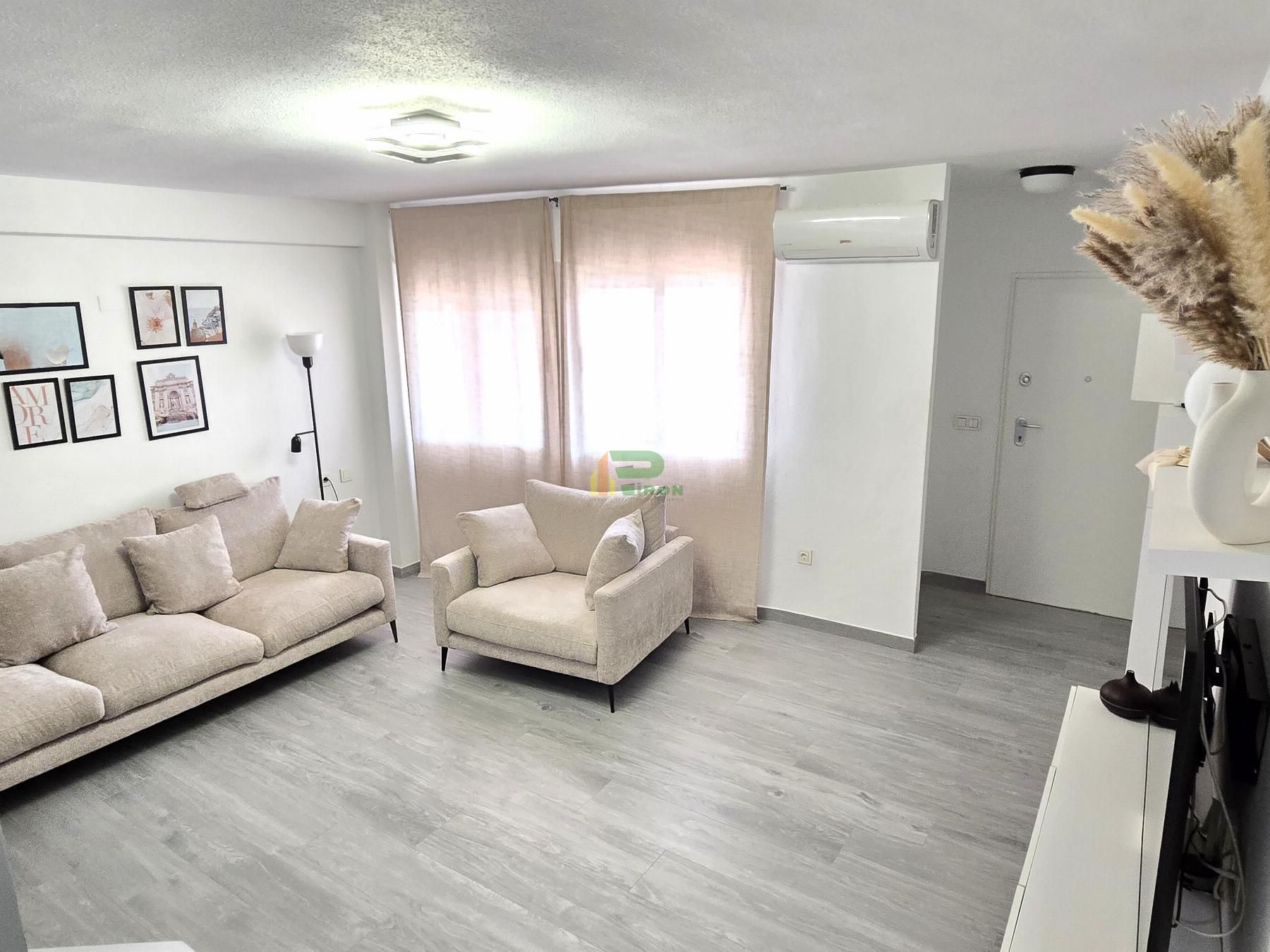 Sala d'estar de Dúplex en venda en Totana amb Aire condicionat, Terrassa i Traster