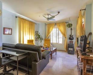 Sala d'estar de Pis en venda en Chiva amb Aire condicionat, Jardí privat i Terrassa