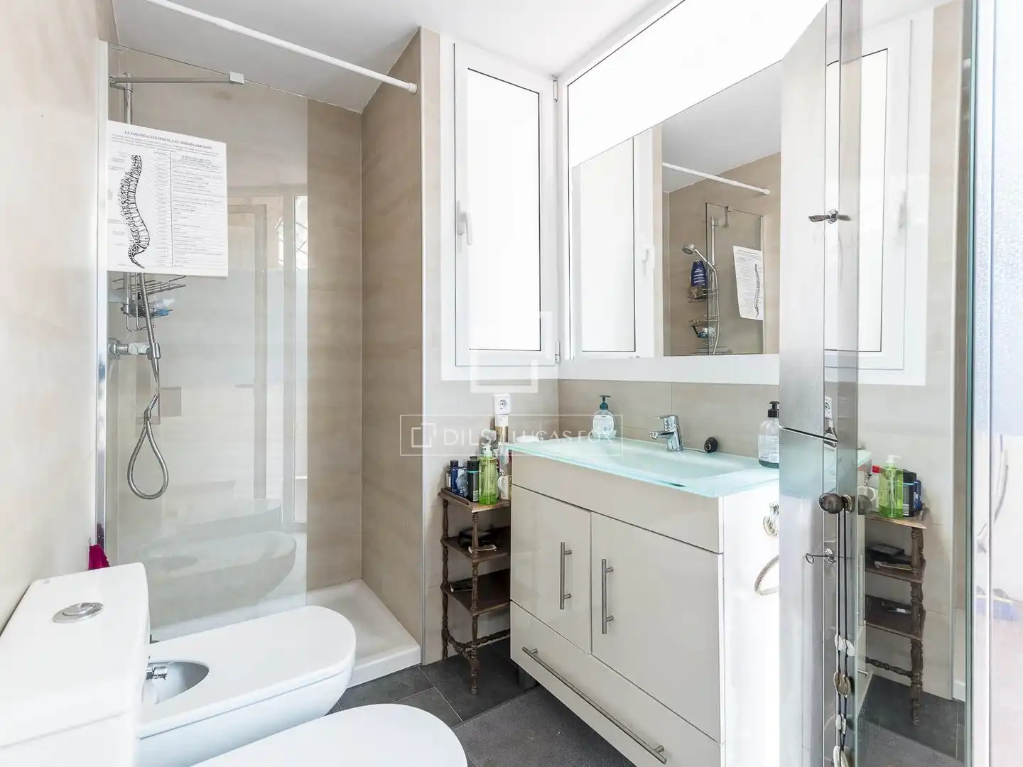 Bathroom of Flat for sale in Barcelona  with Air Conditioner, Heating and Terrace