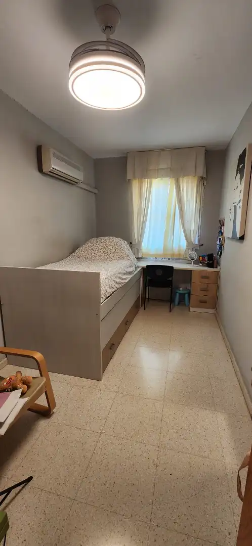 Habitación de Piso en venta en Sevilla con Aire acondicionado, Terraza y Trastero
